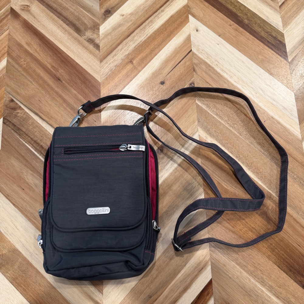 Baggallini Bon Voyage Crossbody Bag